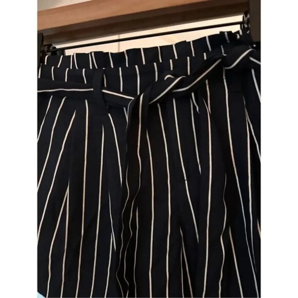 Banana Republic Size 0 Striped‎ Shorts - Picture 5 of 9
